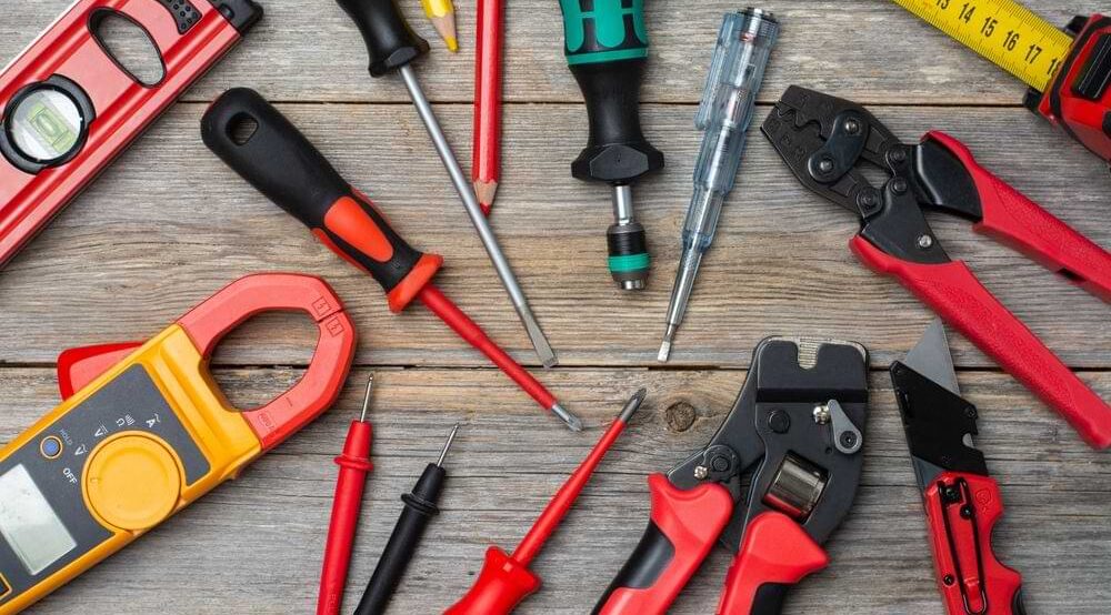Top 15 Essential Electrician Tools for Pros [2024 List] Workiz